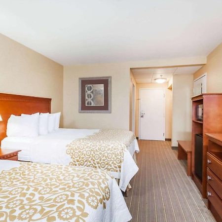 Days Inn By Wyndham Windsor Locks / Bradley Intl Airport Экстерьер фото
