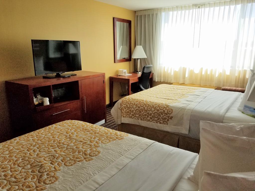 Days Inn By Wyndham Windsor Locks / Bradley Intl Airport Экстерьер фото