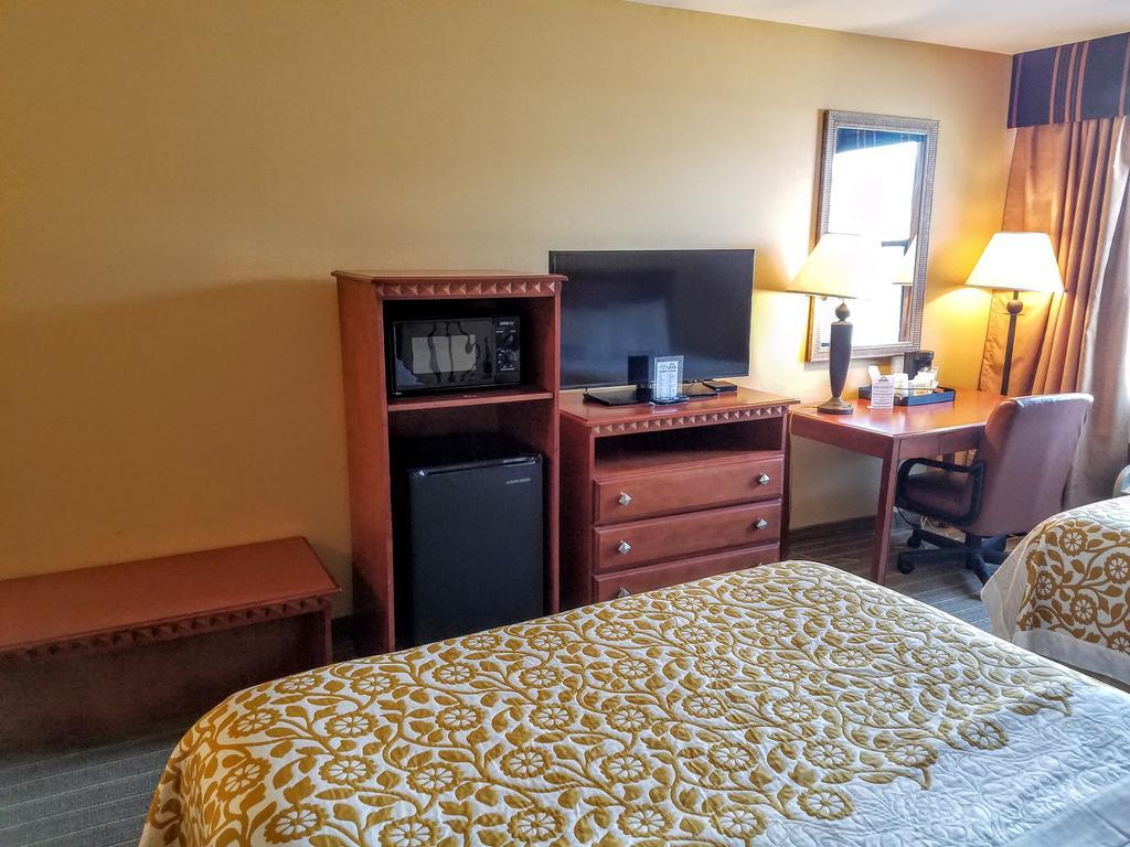 Days Inn By Wyndham Windsor Locks / Bradley Intl Airport Экстерьер фото