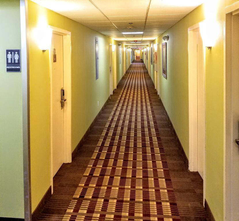 Days Inn By Wyndham Windsor Locks / Bradley Intl Airport Экстерьер фото