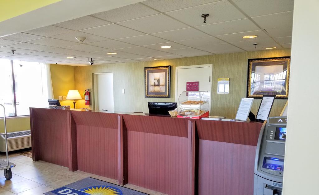 Days Inn By Wyndham Windsor Locks / Bradley Intl Airport Экстерьер фото