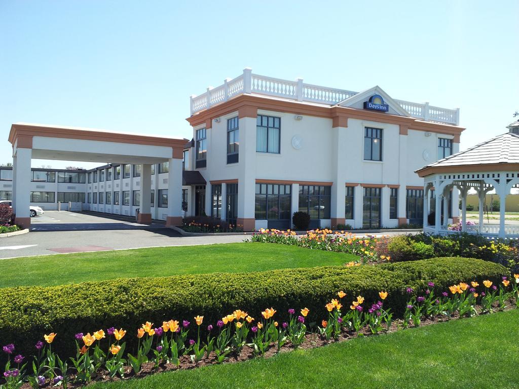 Days Inn By Wyndham Windsor Locks / Bradley Intl Airport Экстерьер фото