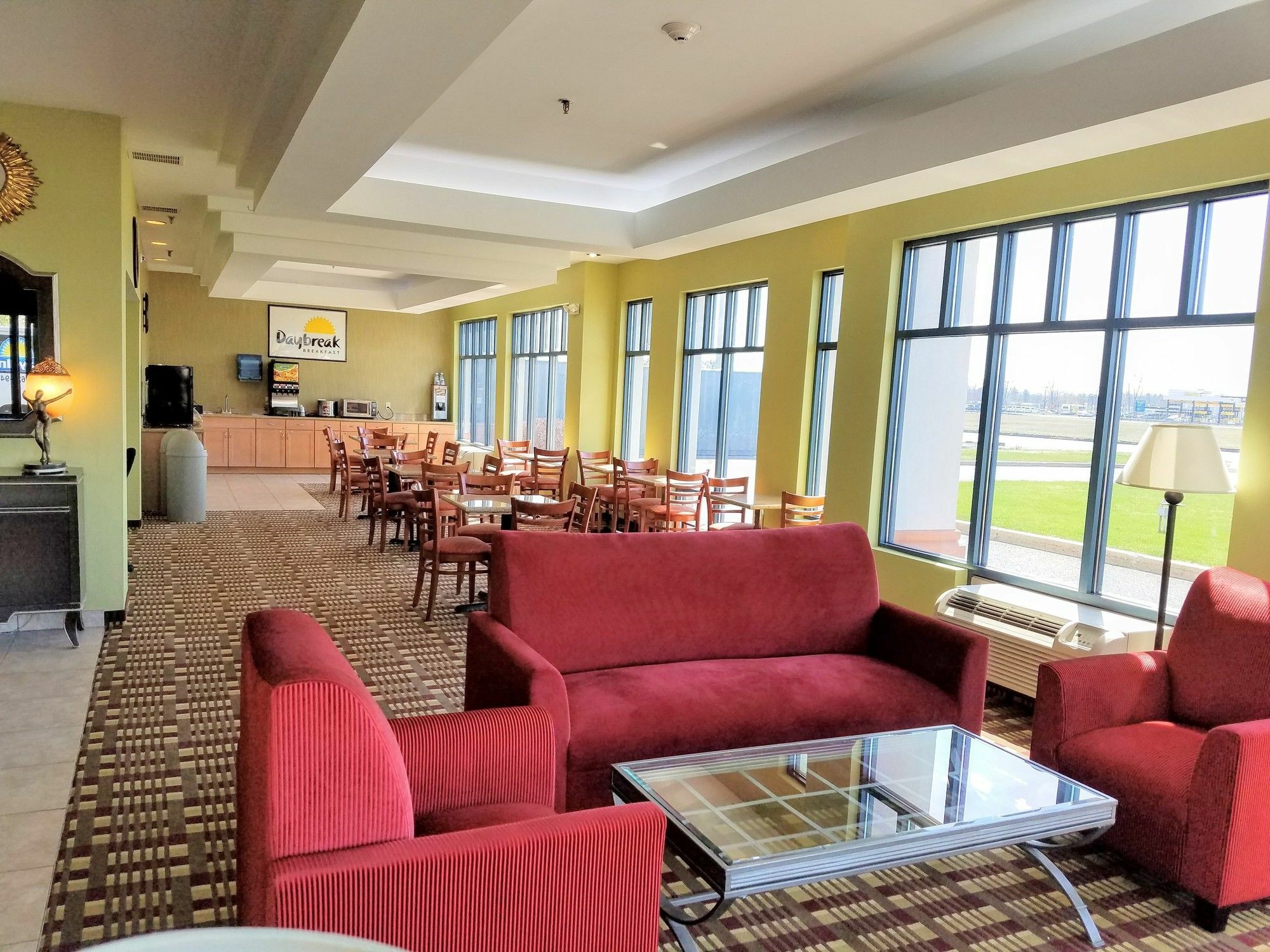 Days Inn By Wyndham Windsor Locks / Bradley Intl Airport Экстерьер фото