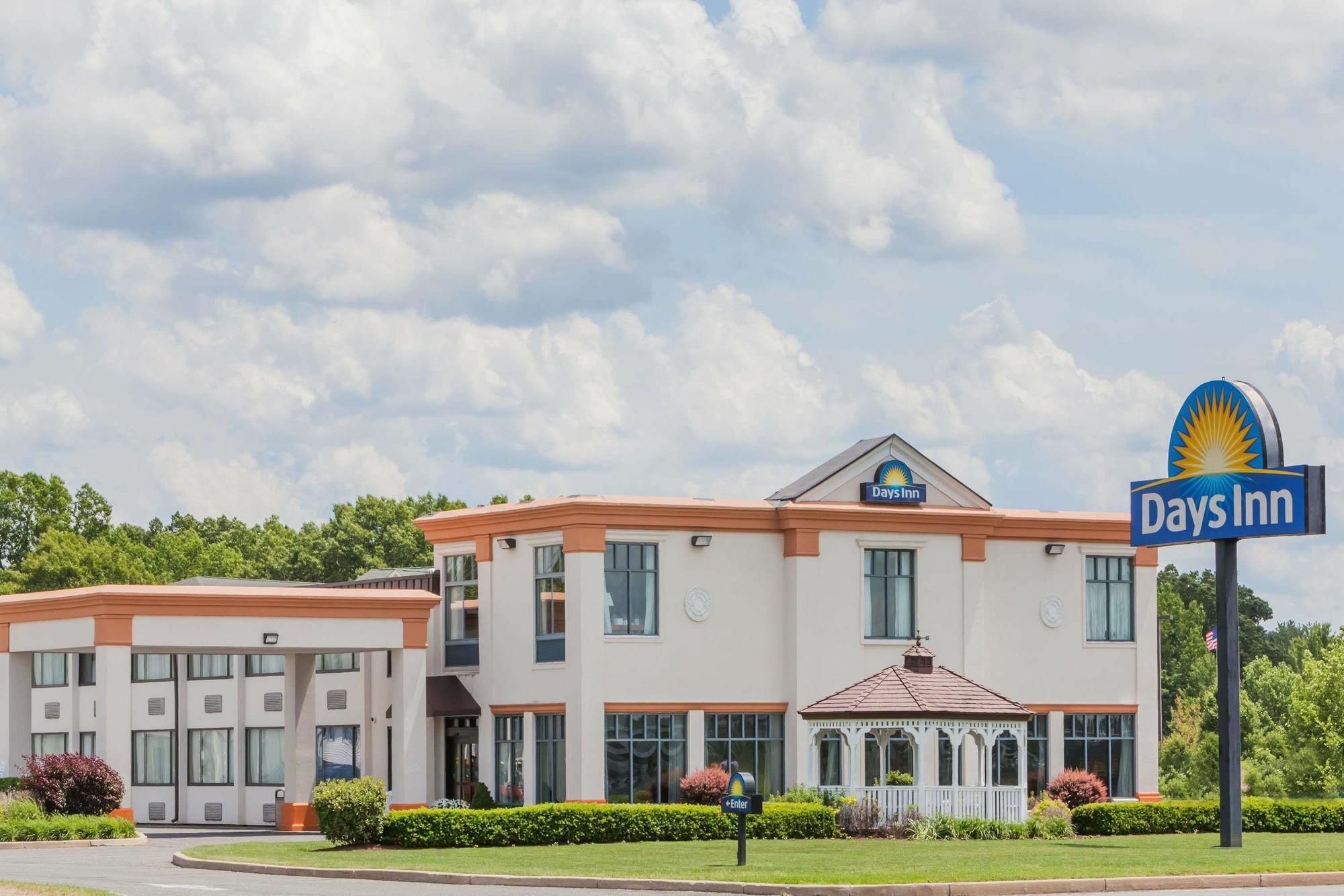 Days Inn By Wyndham Windsor Locks / Bradley Intl Airport Экстерьер фото