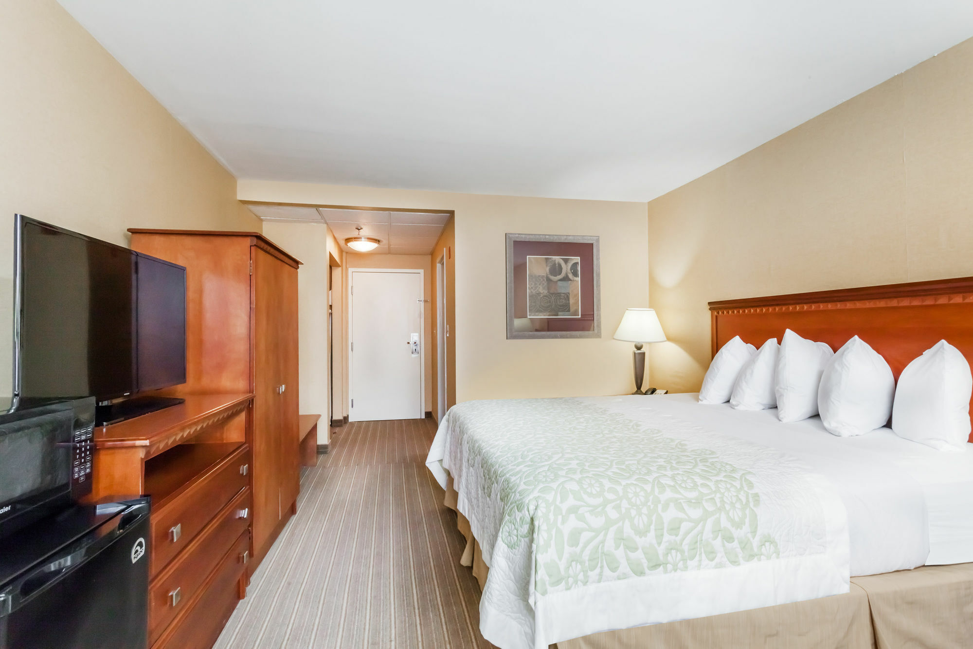 Days Inn By Wyndham Windsor Locks / Bradley Intl Airport Экстерьер фото