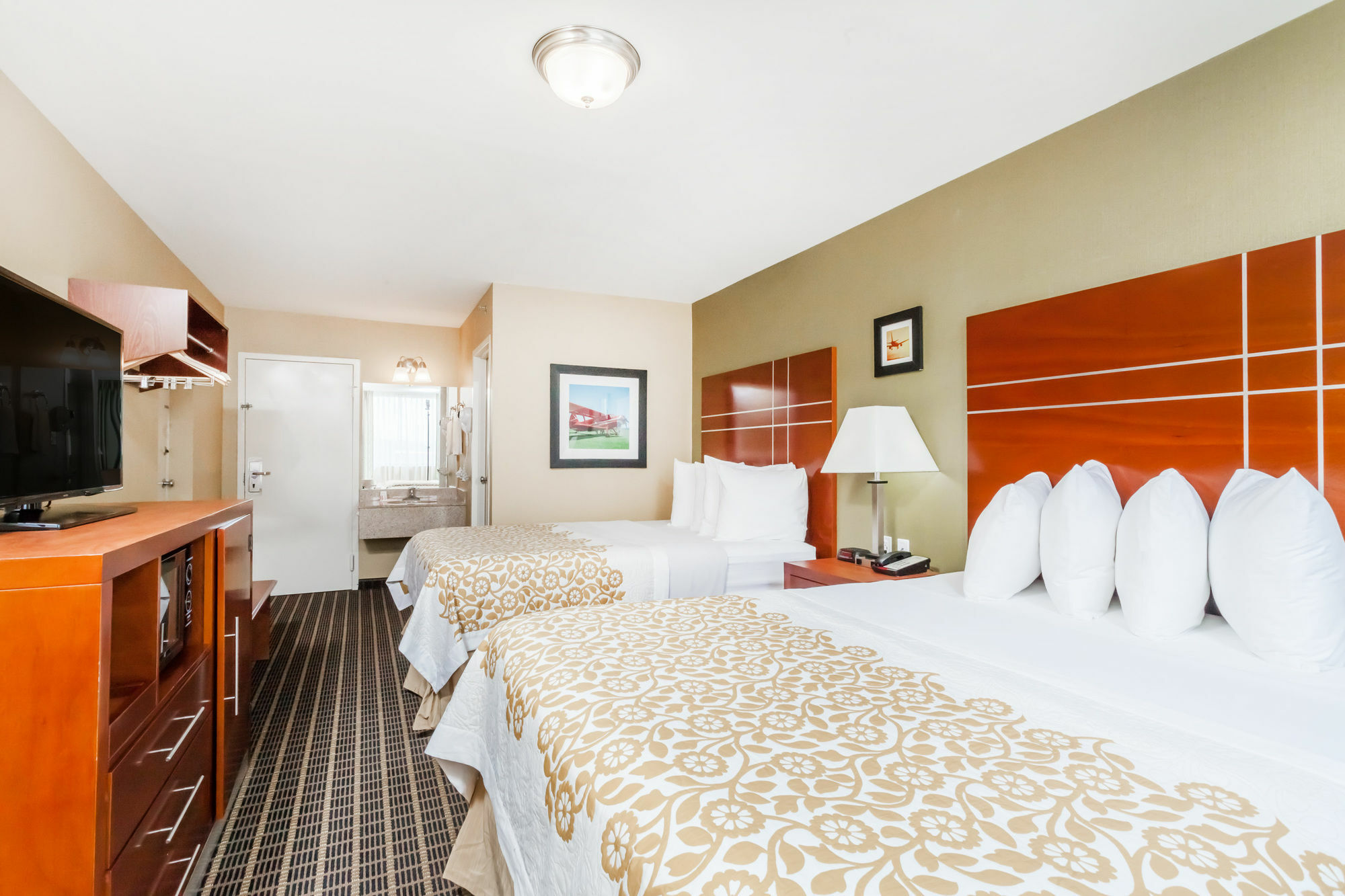 Days Inn By Wyndham Windsor Locks / Bradley Intl Airport Экстерьер фото